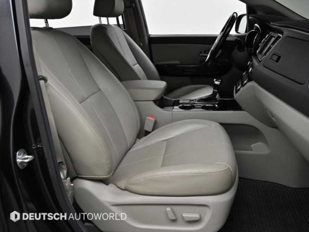 KIA Carnival - Vista 10