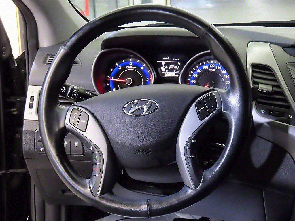 HYUNDAI Avante - Vista 8