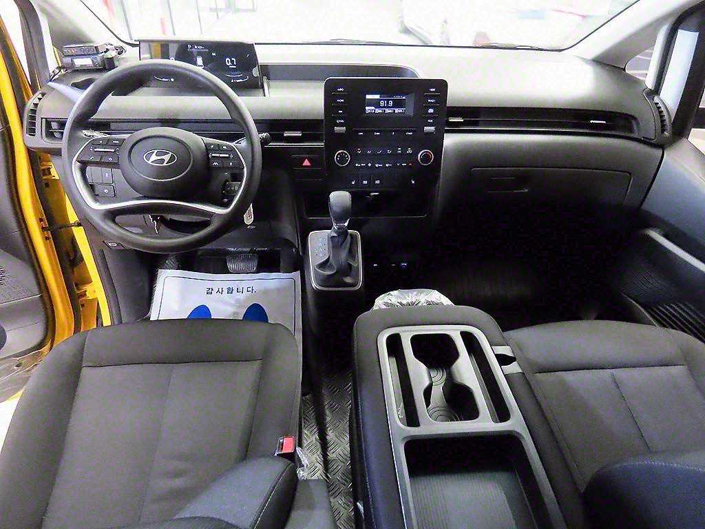 HYUNDAI Staria - Vista 11