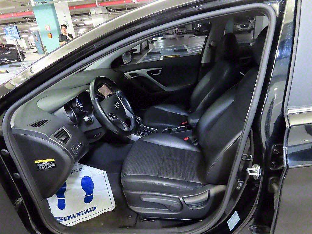 HYUNDAI Avante - Vista 6