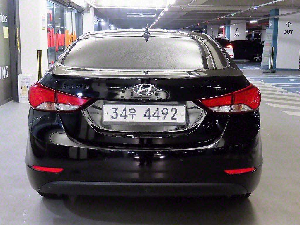 HYUNDAI Avante - Vista 5