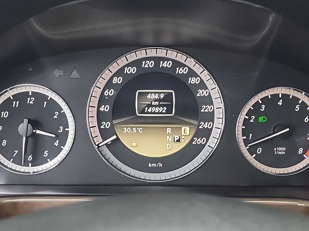 Mercedes Benz E class - Vista 6