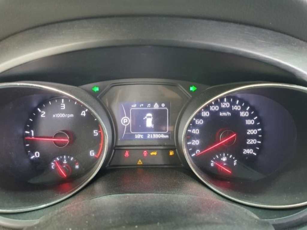 KIA Carnival - Vista 11