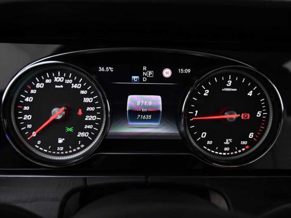 Mercedes Benz E class - Vista 5