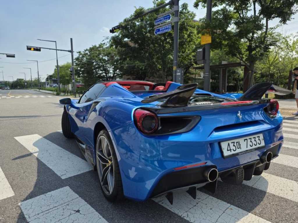 Ferrari 488 - Vista 5