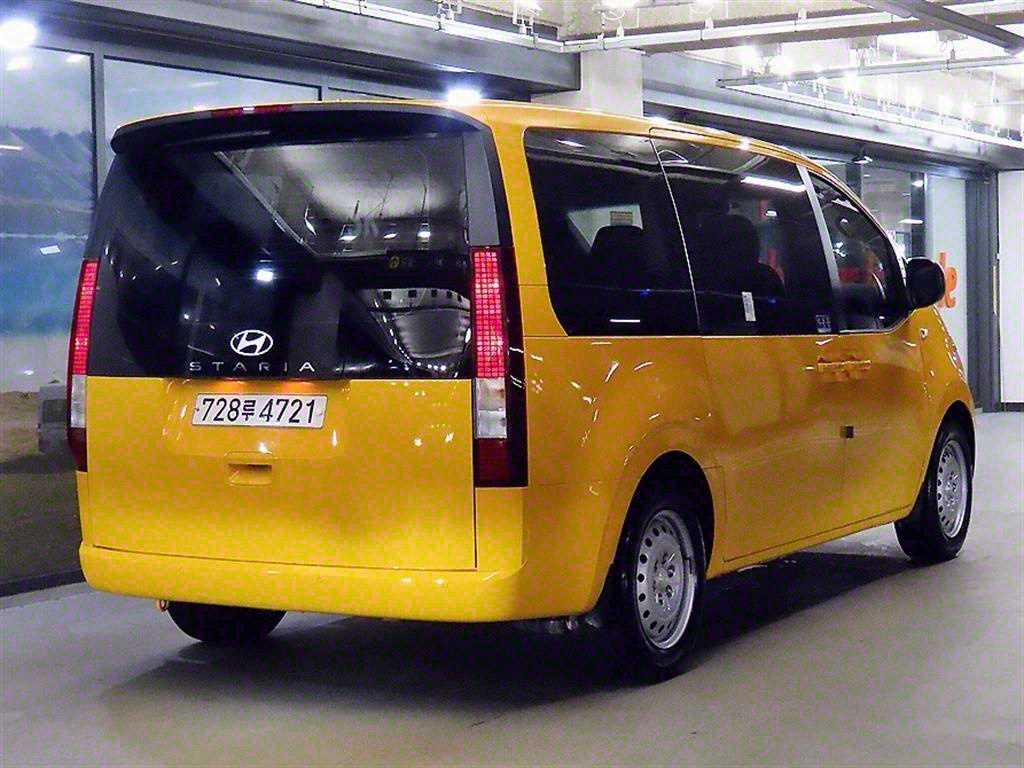 HYUNDAI Staria - Vista 4