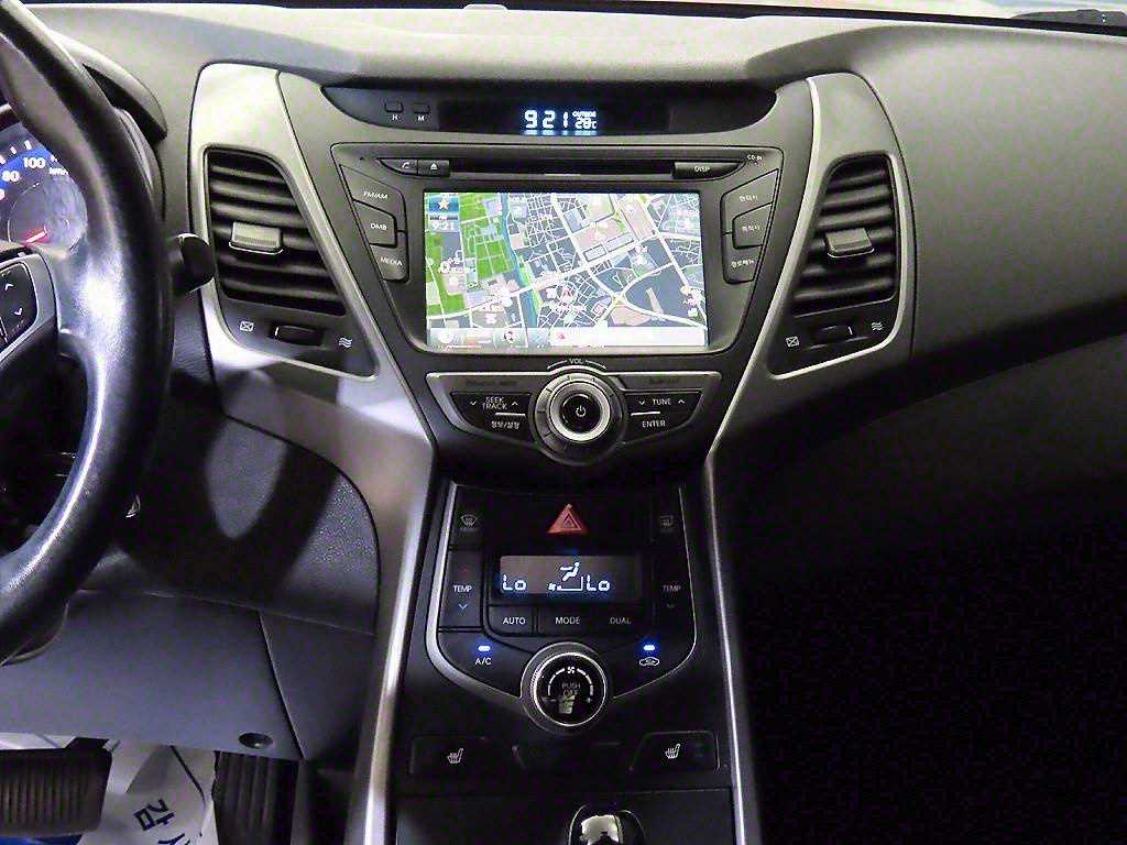 HYUNDAI Avante - Vista 11