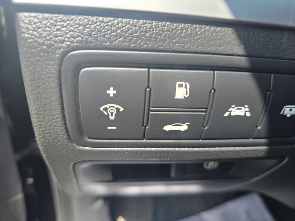 HYUNDAI Genesis - Vista 7