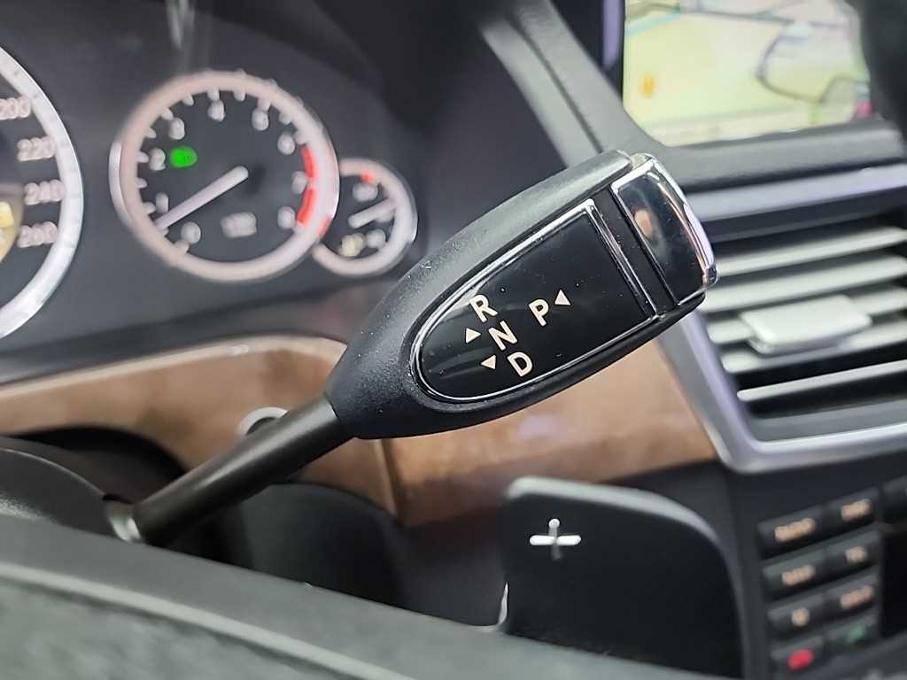 Mercedes Benz E class - Vista 8