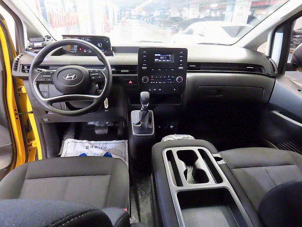 HYUNDAI Staria - Vista 10