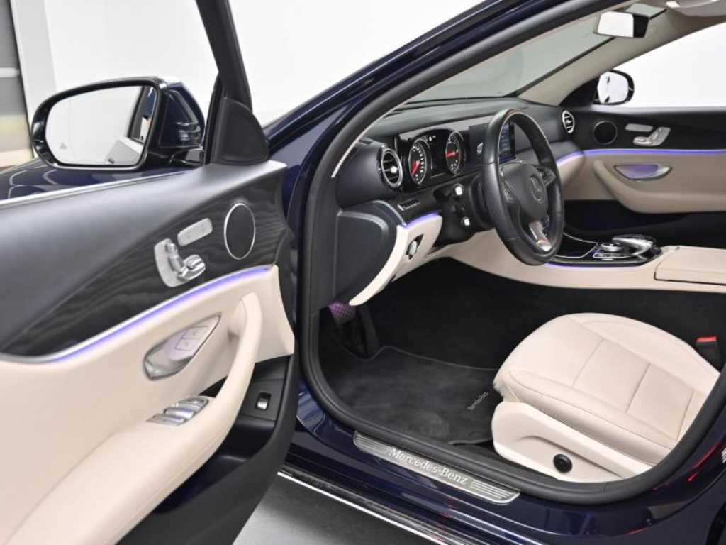 Mercedes Benz E class - Vista 11