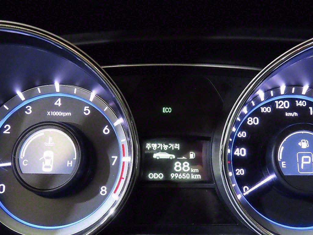 HYUNDAI Sonata - Vista 9