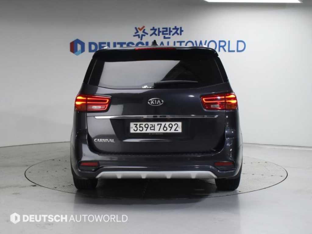 KIA Carnival - Vista 4