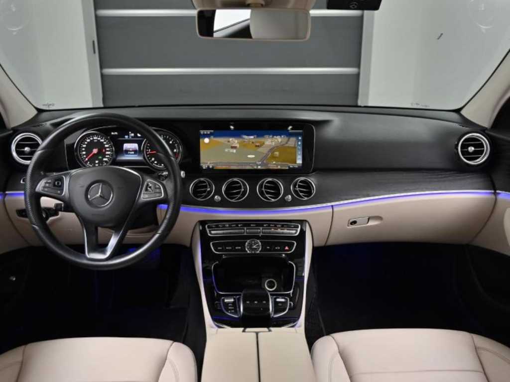 Mercedes Benz E class - Vista 8