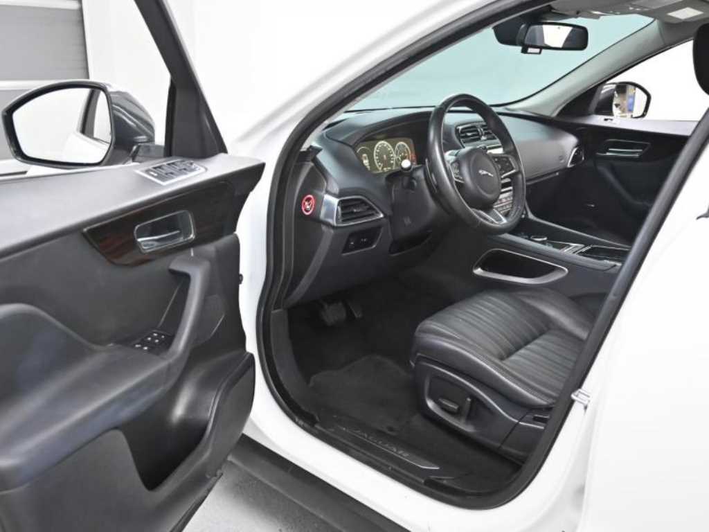 Jaguar F-PACE - Vista 11