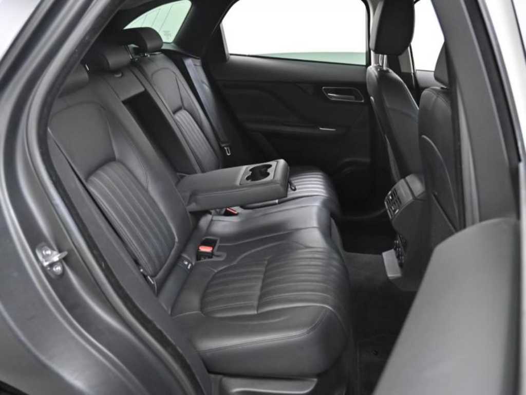 Jaguar F-PACE - Vista 12