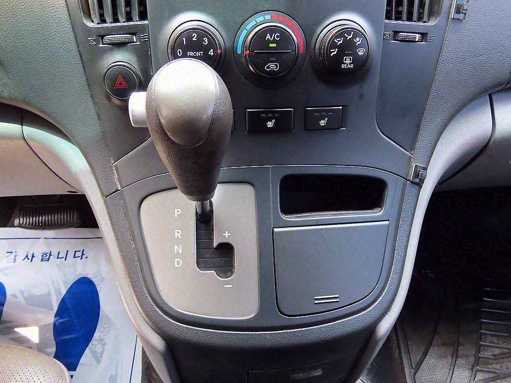 HYUNDAI Starex - Vista 10