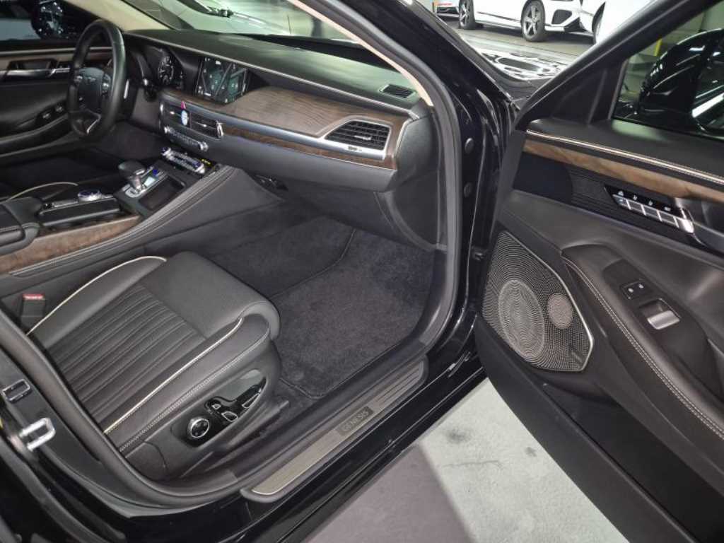 Genesis G90 - Vista 10