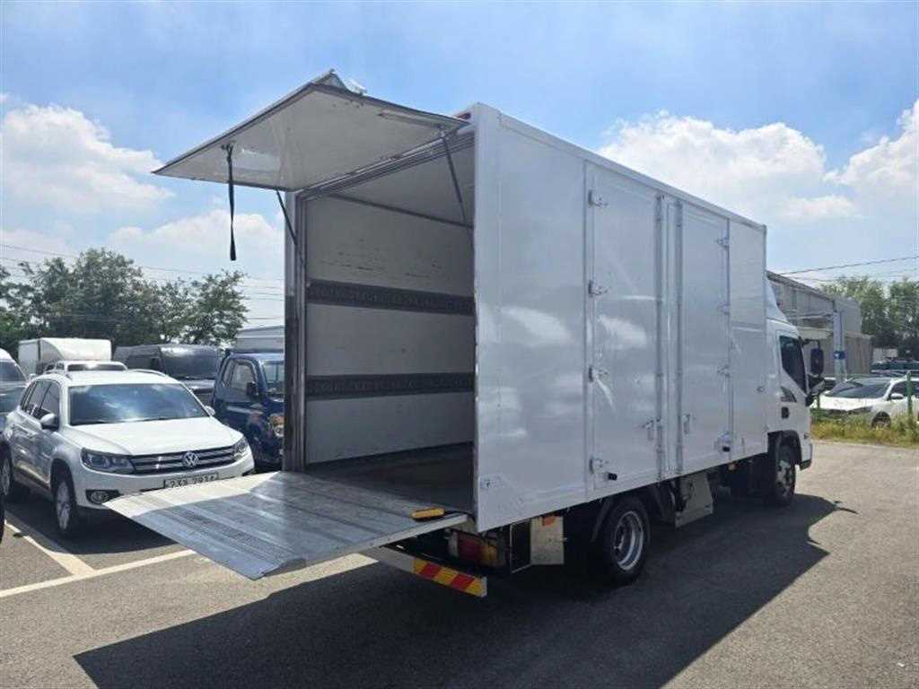 medium and large cargo truck - Vista 7