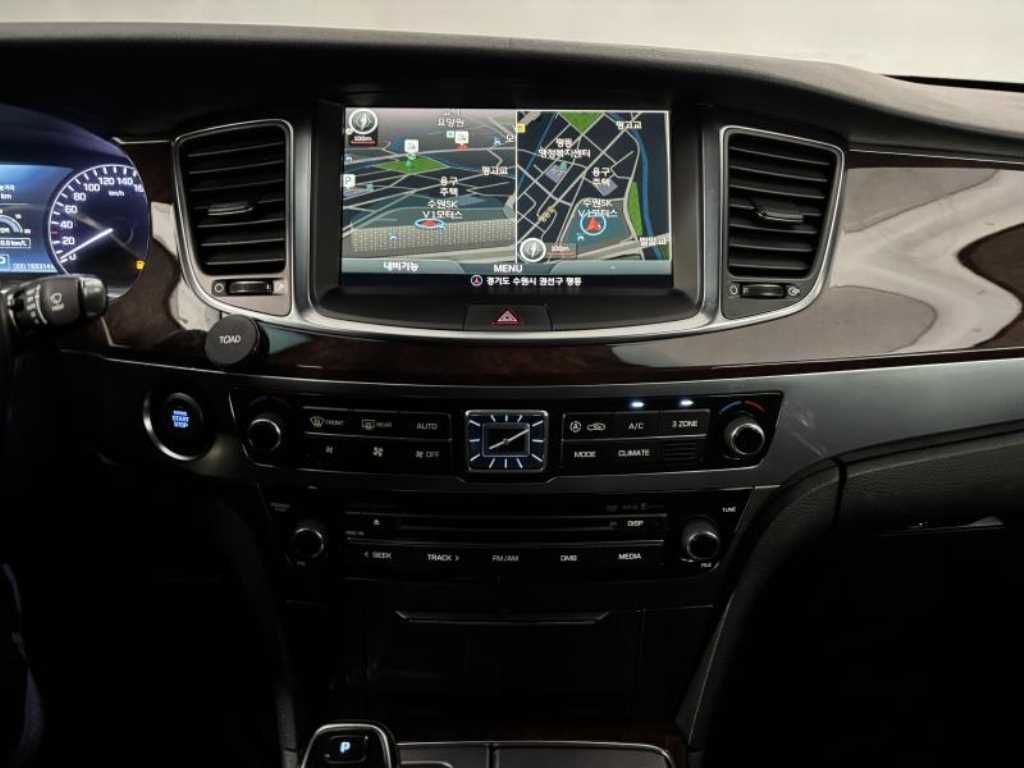 HYUNDAI Equus - Vista 10