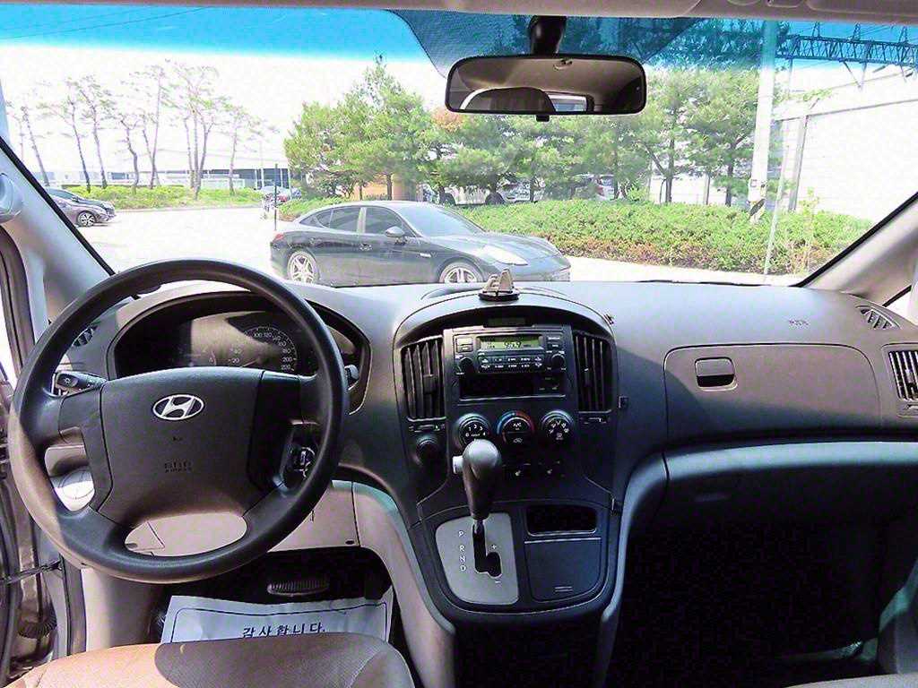 HYUNDAI Starex - Vista 7