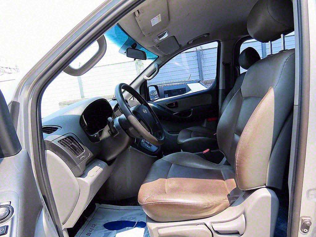 HYUNDAI Starex - Vista 5