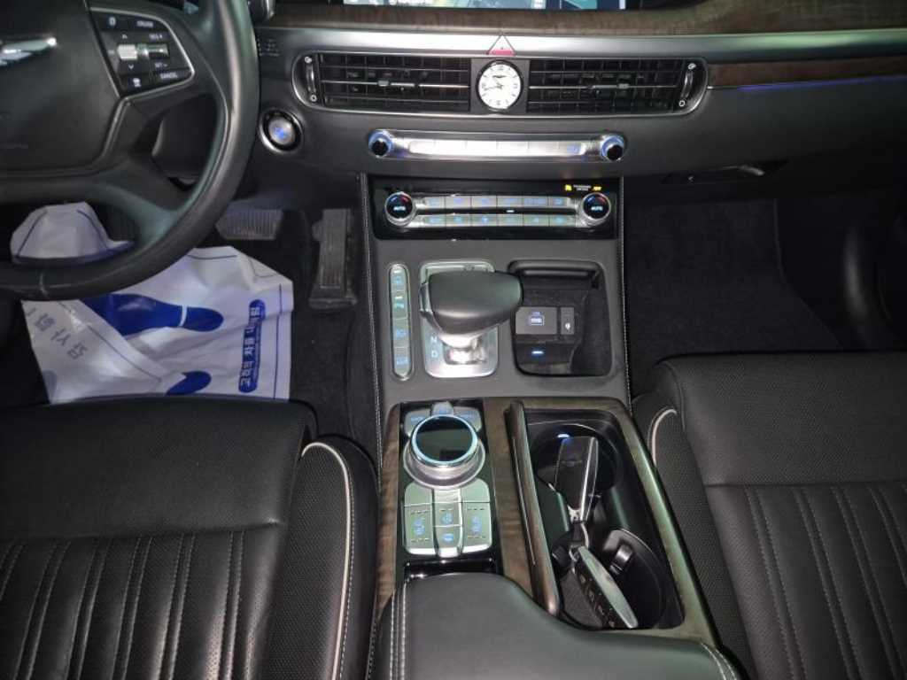 Genesis G90 - Vista 9