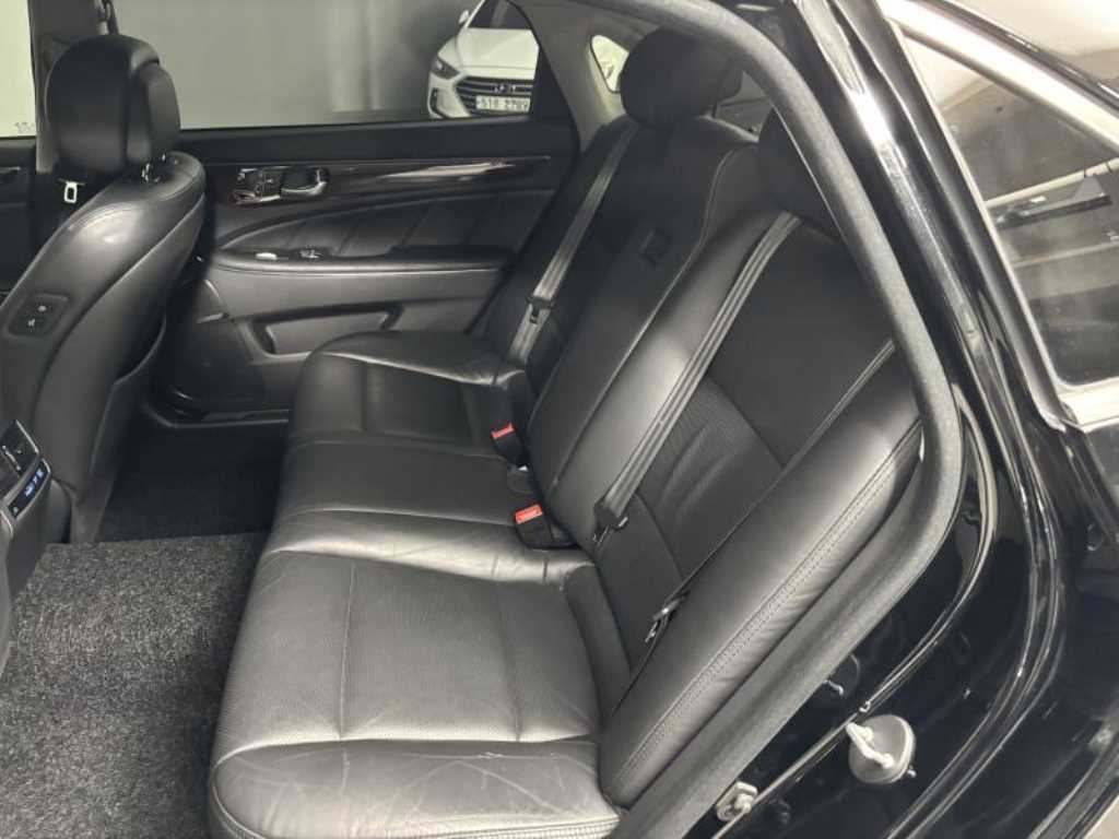 HYUNDAI Equus - Vista 8