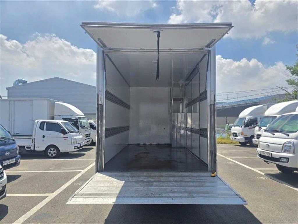 medium and large cargo truck - Vista 8