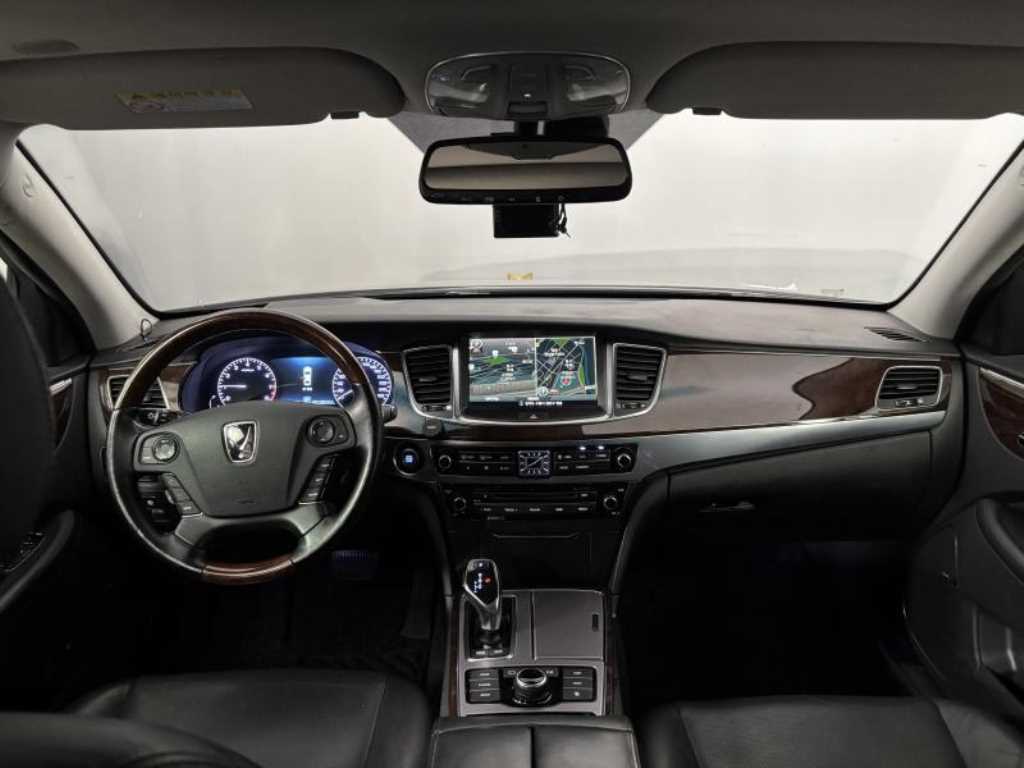 HYUNDAI Equus - Vista 5