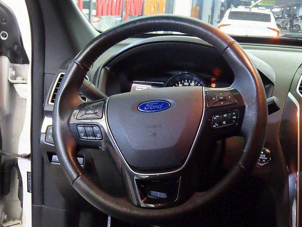 Ford Explorer - Vista 8