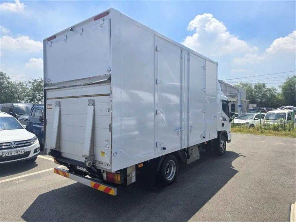 medium and large cargo truck - Vista 6