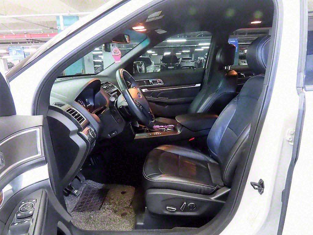 Ford Explorer - Vista 6