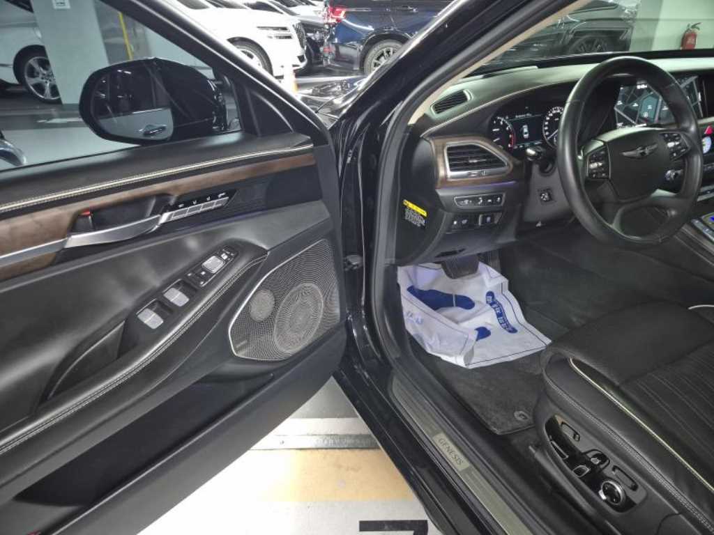 Genesis G90 - Vista 11