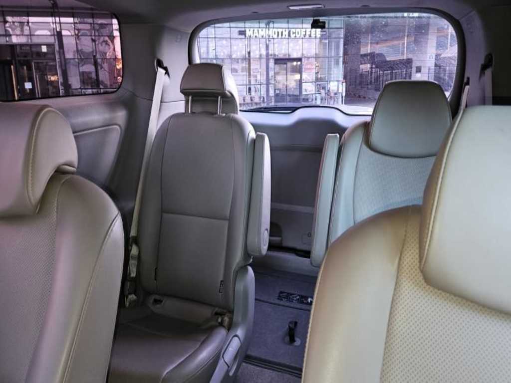 KIA Carnival - Vista 10