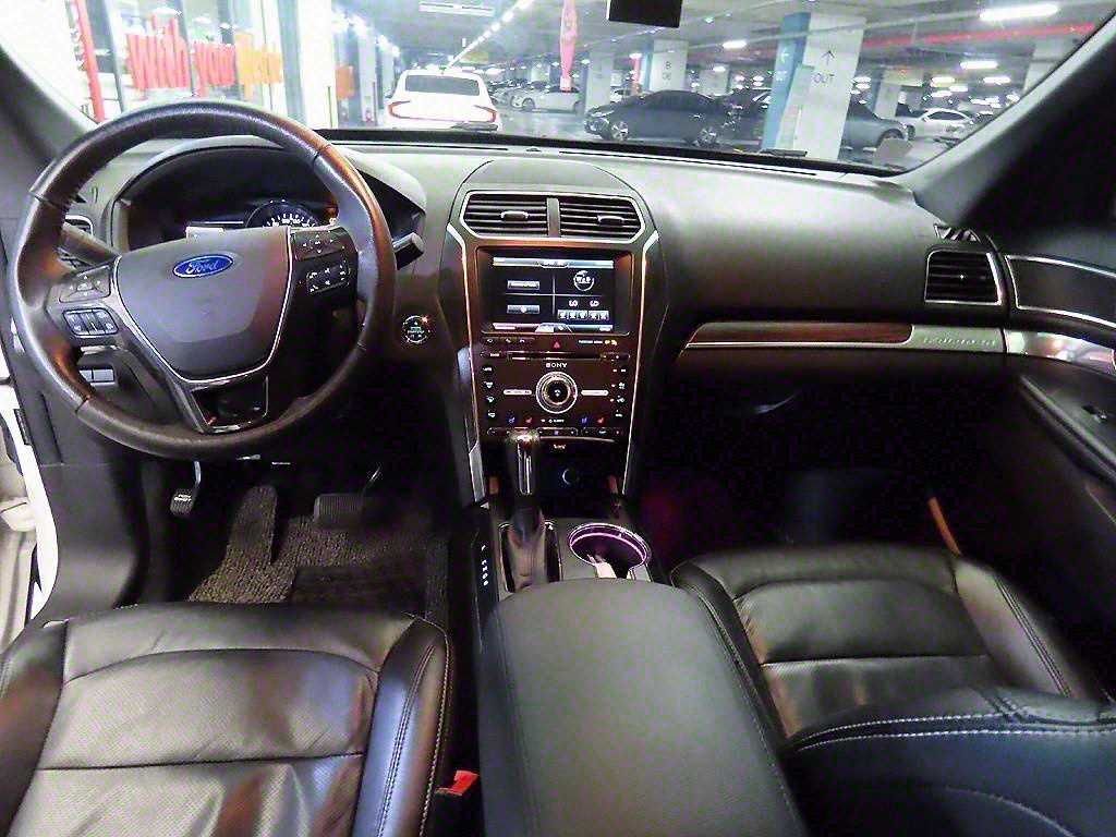 Ford Explorer - Vista 10