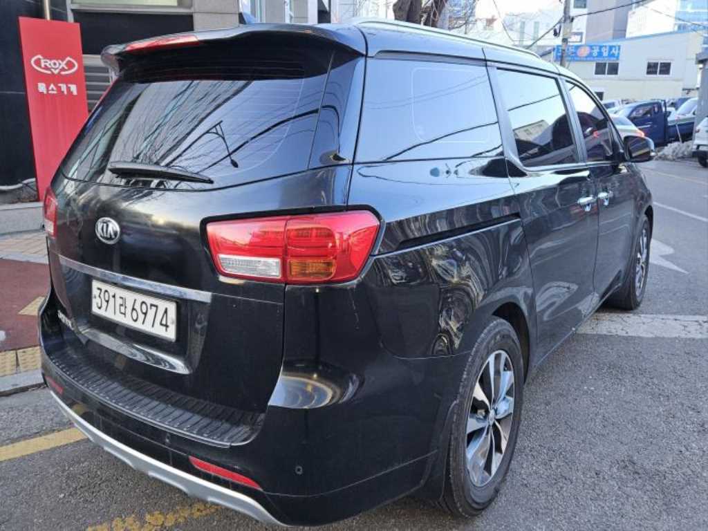KIA Carnival - Vista 6