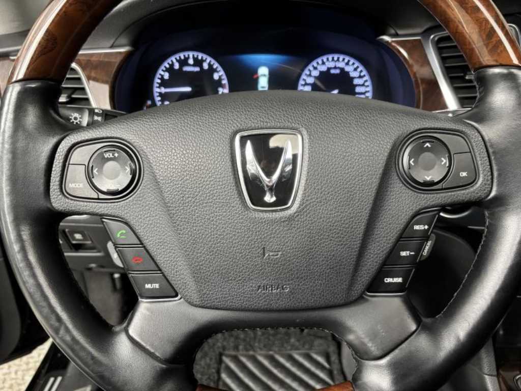 HYUNDAI Equus - Vista 12