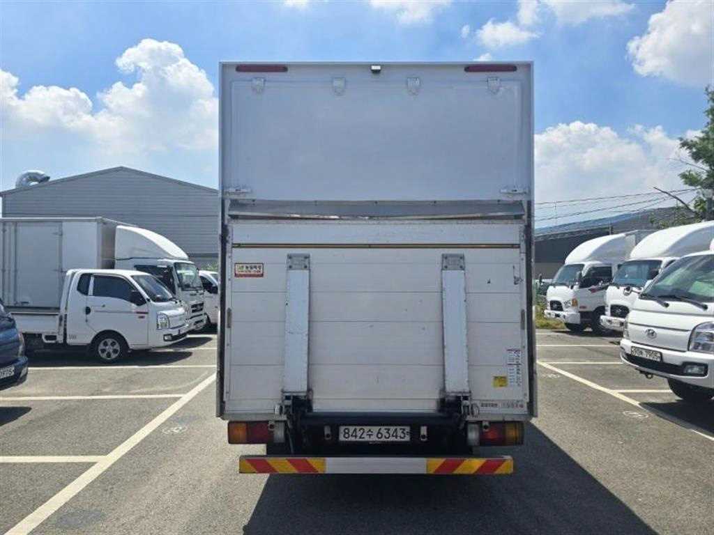 medium and large cargo truck - Vista 5