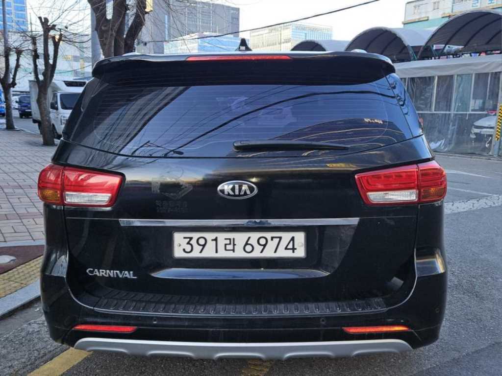 KIA Carnival - Vista 4