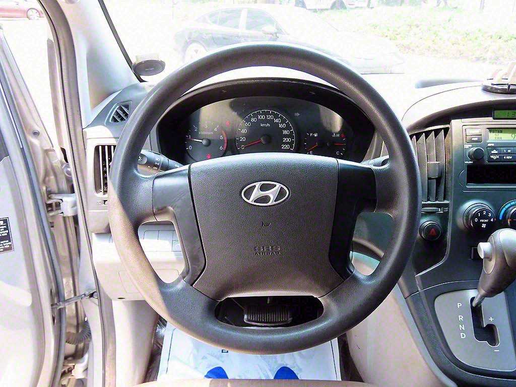 HYUNDAI Starex - Vista 8