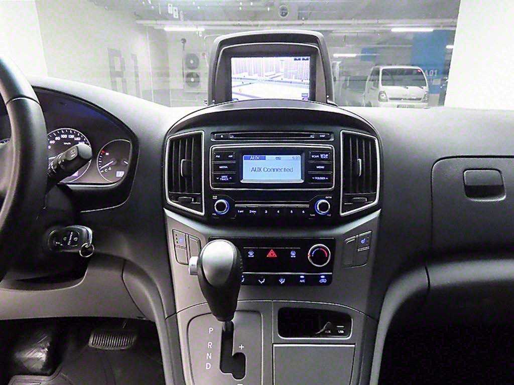 HYUNDAI Starex - Vista 9