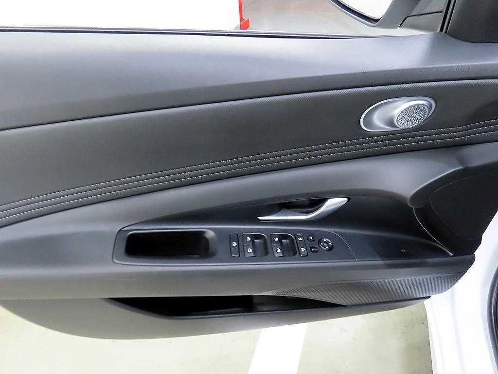 HYUNDAI Avante - Vista 12