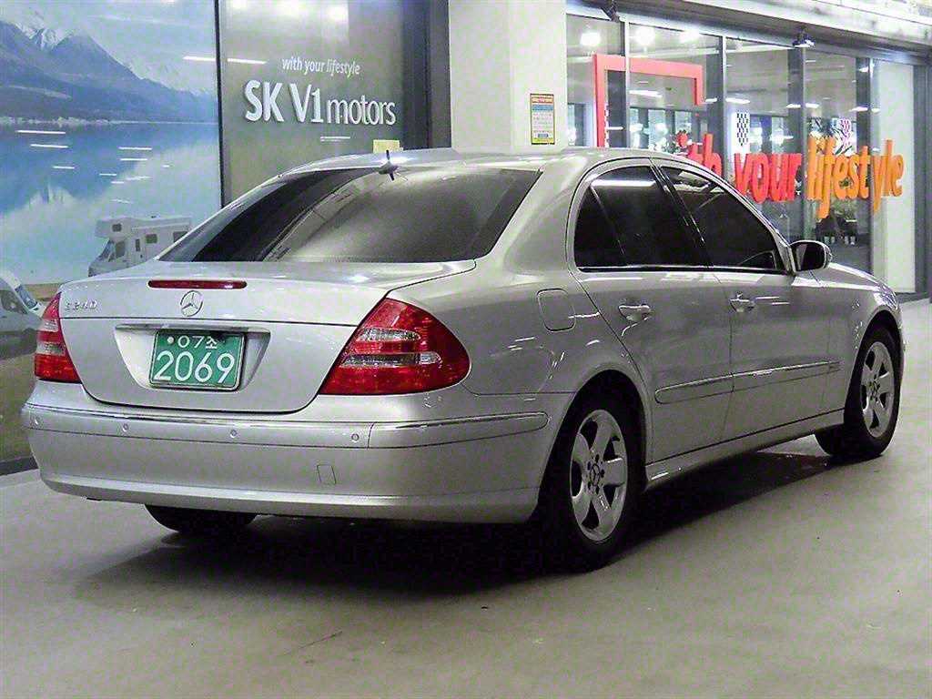 Mercedes Benz E class - Vista 4