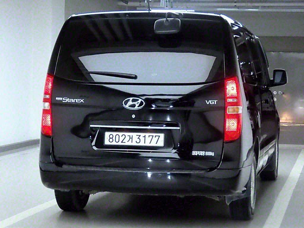 HYUNDAI Starex - Vista 4
