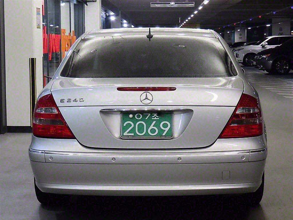 Mercedes Benz E class - Vista 5