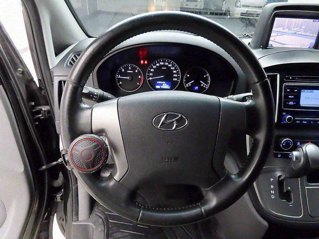 HYUNDAI Starex - Vista 7