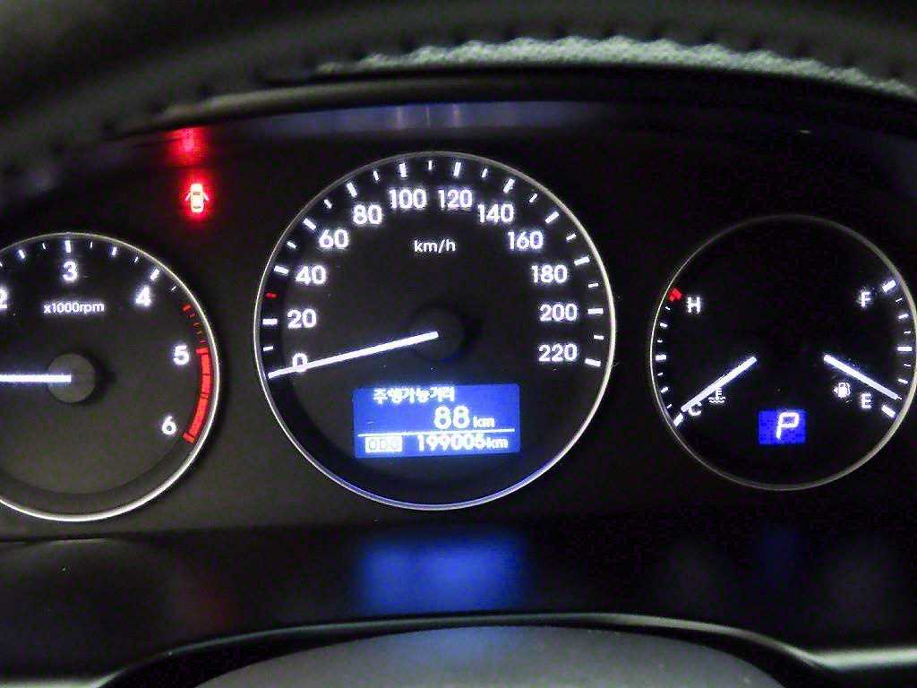 HYUNDAI Starex - Vista 6