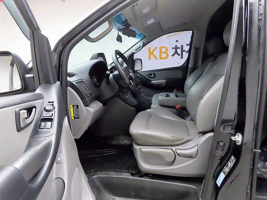 HYUNDAI Starex - Vista 12