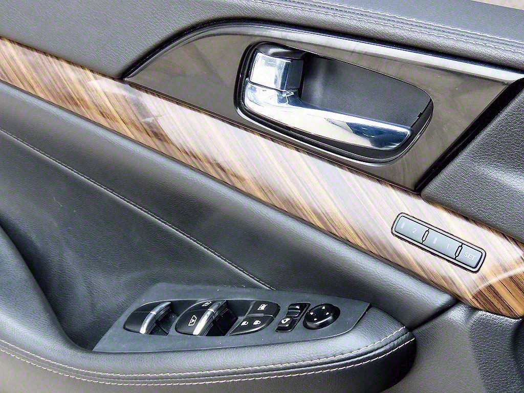 Nissan Maxima - Vista 11